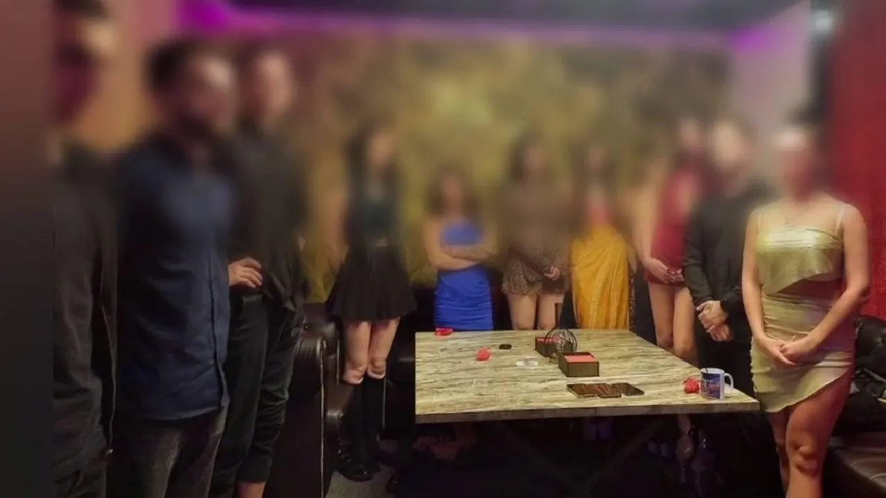 В Красноярске 64-летняя горожанка создала группу для вовлечения женщин в проституцию