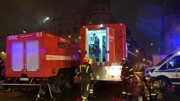 В Петербурге пожарные спасли мужчину, который надышался угарным газом