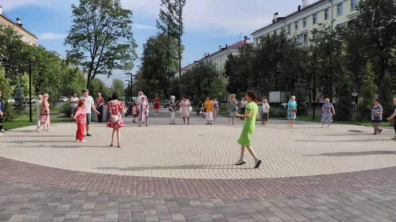 Пешеходная аллея, вид от КЦ «Октябрь». Фото: телеканал ВРТ