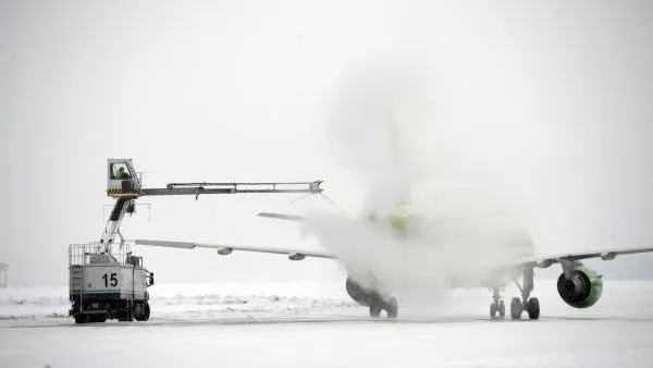 Самолет укатился без пилота с места стоянки в аэропорту Домодедово