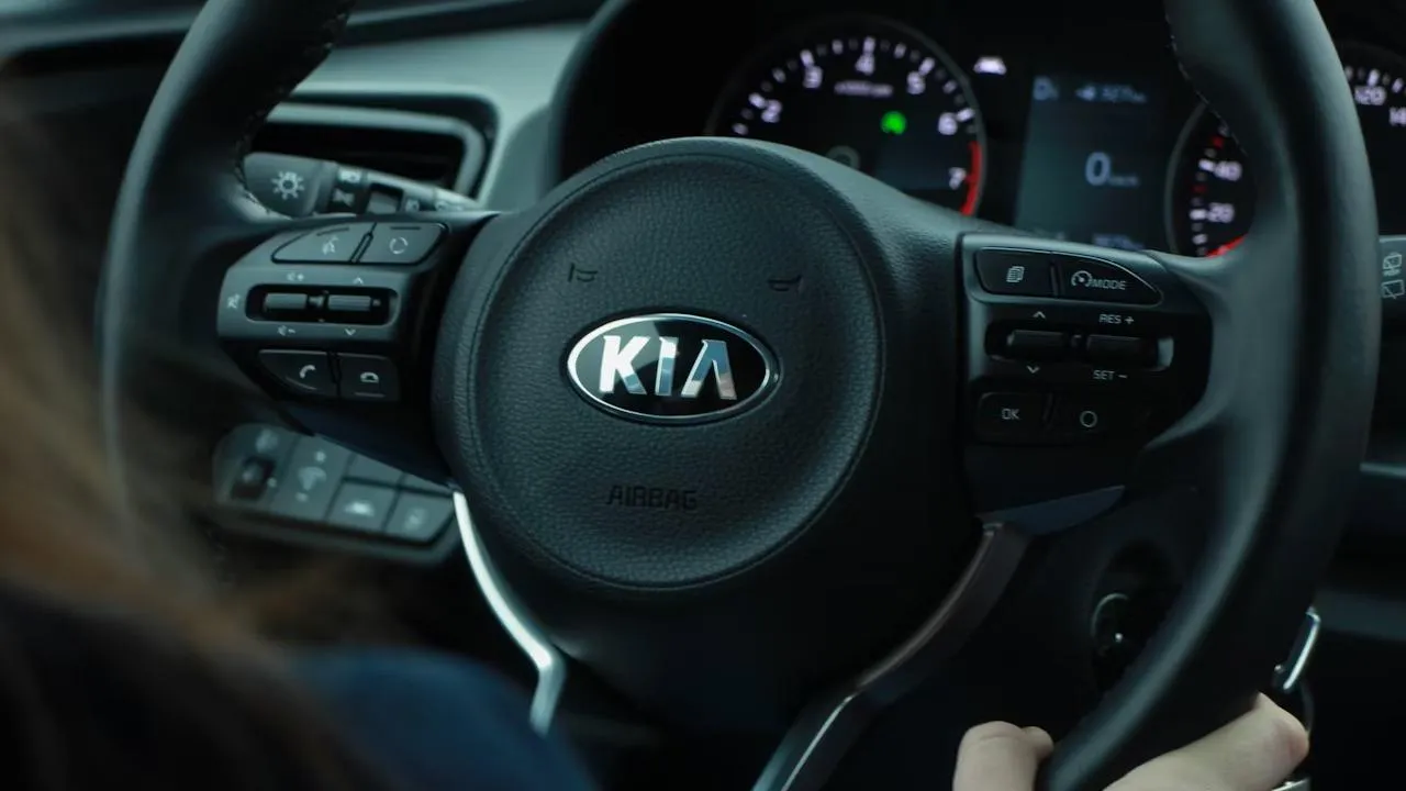 Офис южнокорейской KIA начал поиск сотрудников в РФ