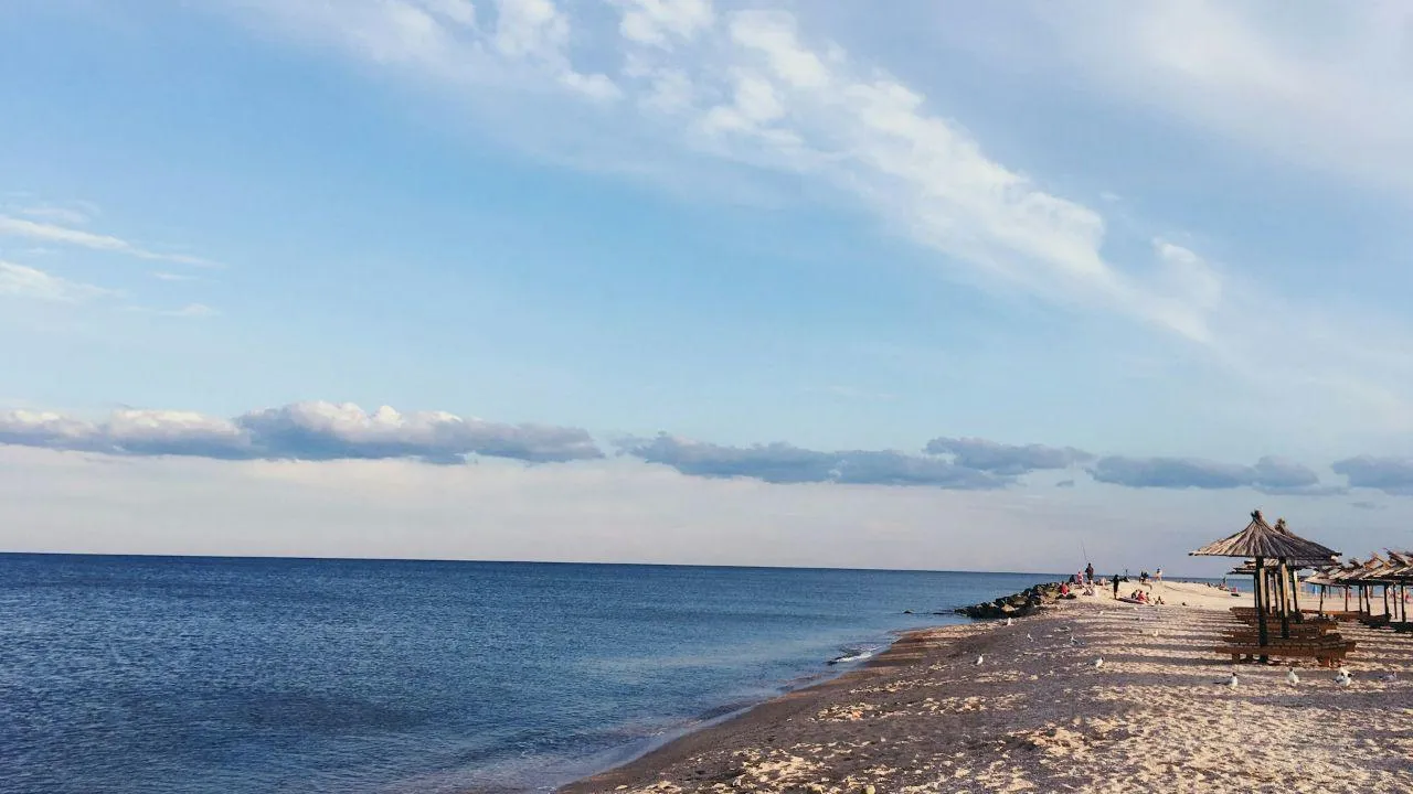 Море, соль и ПВО: как живут курорты Азовского моря после возвращения в Россию