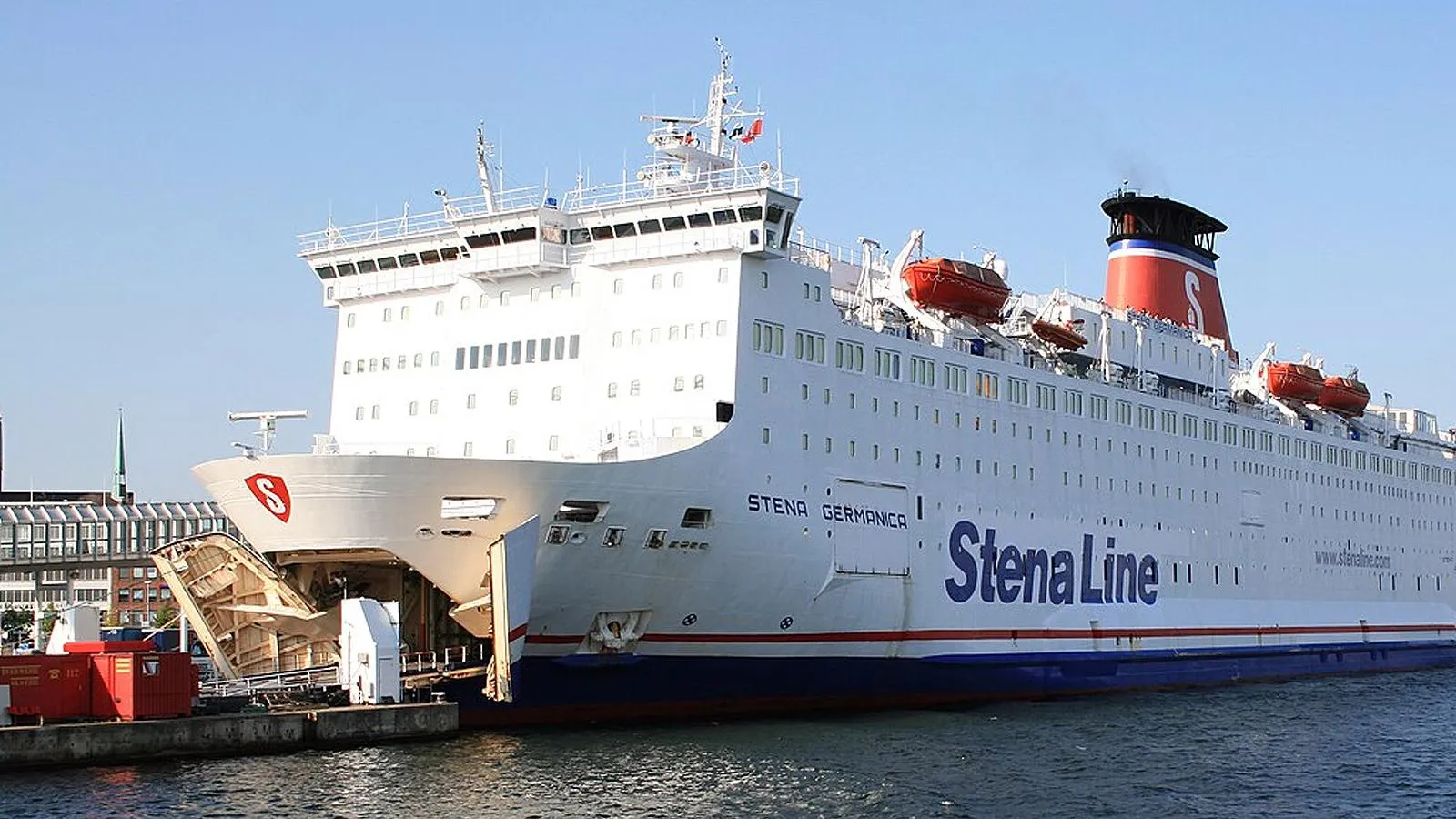 Открытый носовой визор парома между Ирландией и Францией Stena Vision