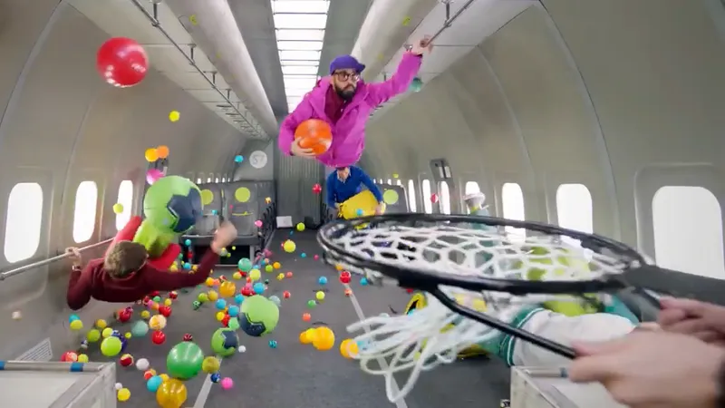 Скриншот видео OK Go