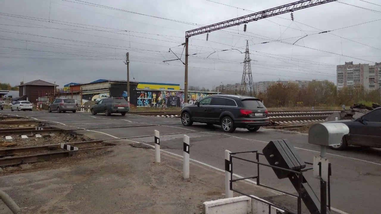 В Подмосковье закроют движение автомобилей через два железнодорожных переезда