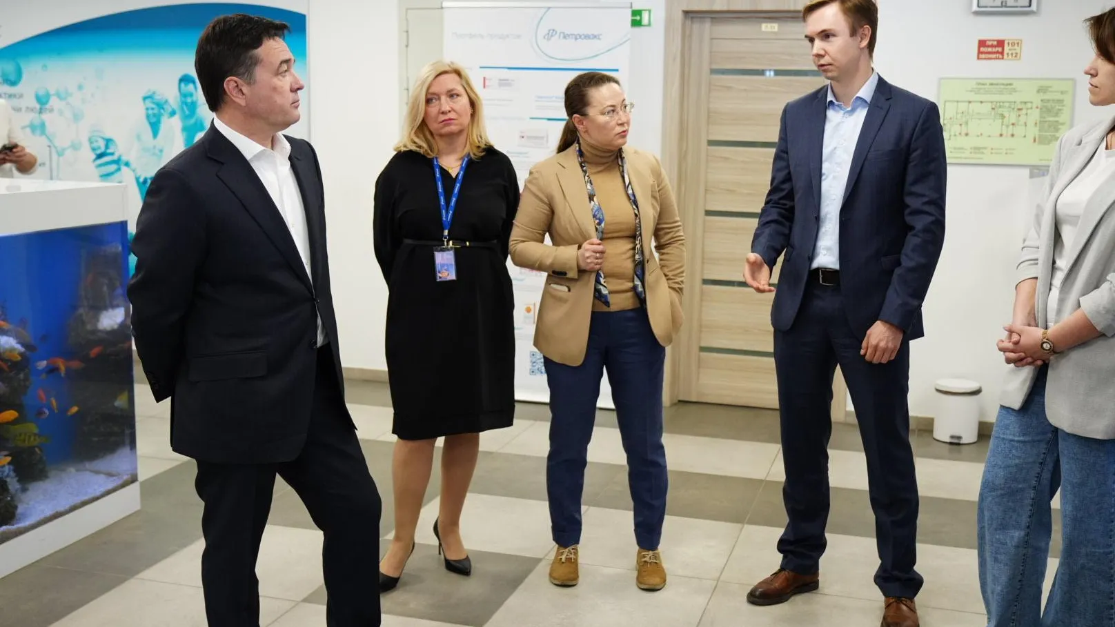 Губернатор Подмосковья пообщался с сотрудниками «Петровакс Фарм»