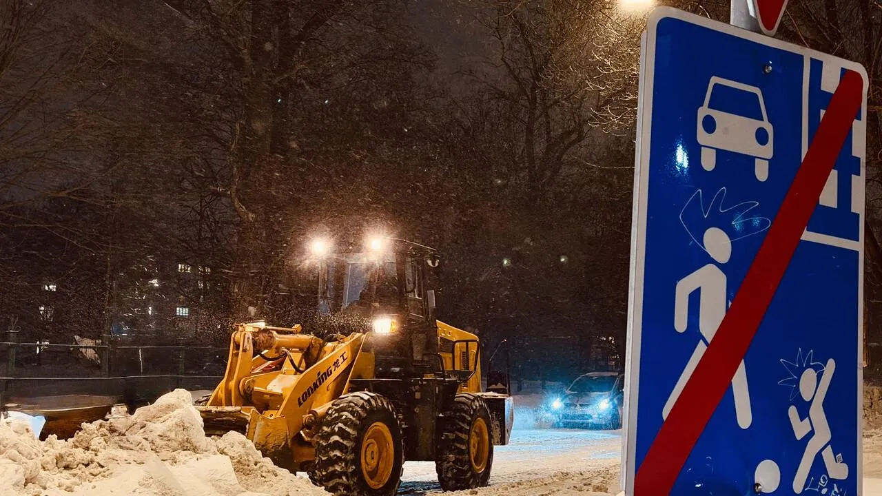Снегопады в Подмосковье: коммунальные службы перешли на усиленный ночной режим работы