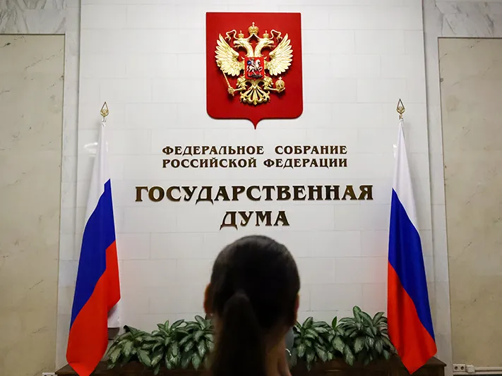 В Госдуме могут принять законопроект, приравнивающий молодых людей к пенсионерам