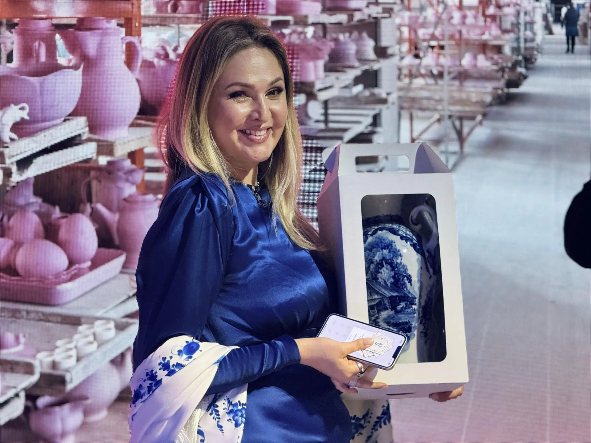 Лана Лосаберидзе, дизайнер капсульной коллекции «Зимняя Гжель».&nbsp;Фото: МедиаБанк Подмосковья/Ольга Стаферова &nbsp;