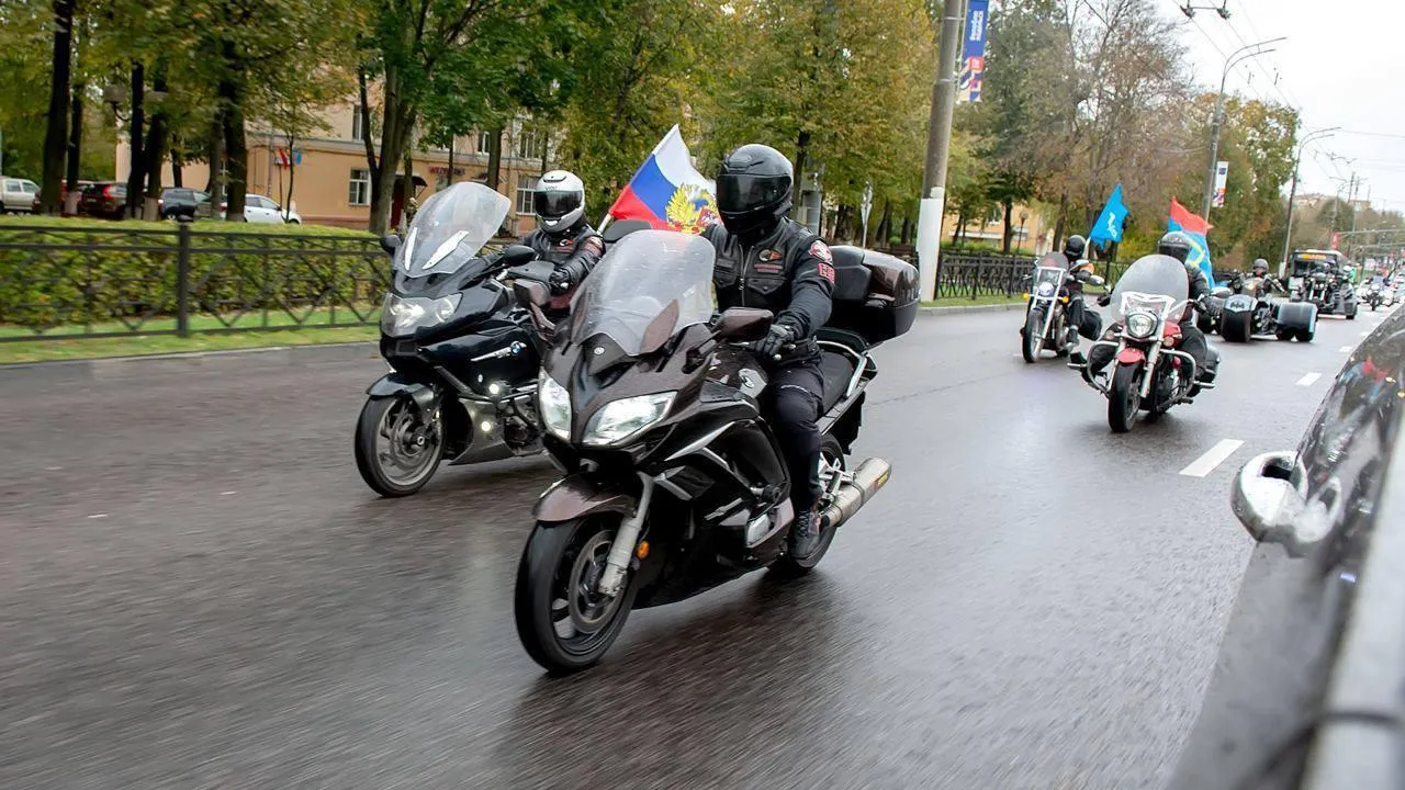Байкеры подмосковного Подольска в честь города устроили патриотическую акцию