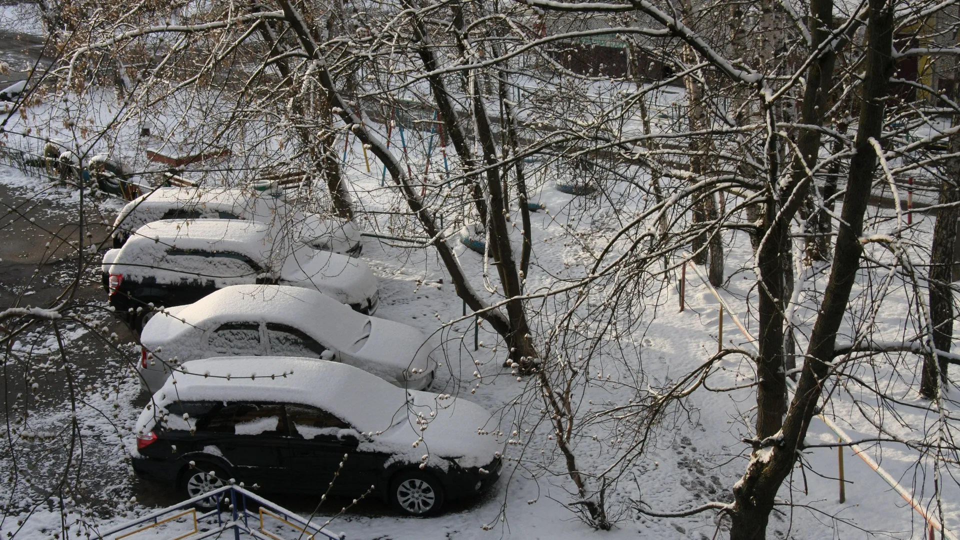 Юрист предупредил о штрафах за ночные сигналы автомобилей во дворах