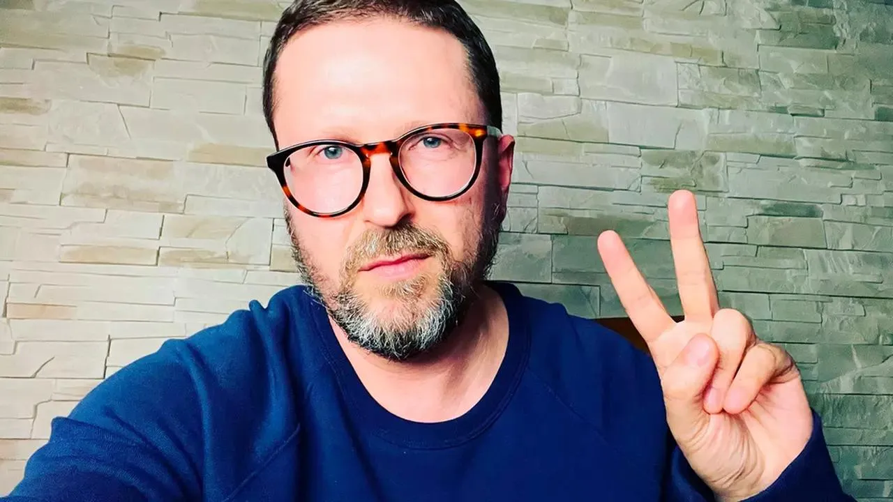 «Напоминает сценарий Навального»: кто поджег дом блогера Анатолия Шария в Испании