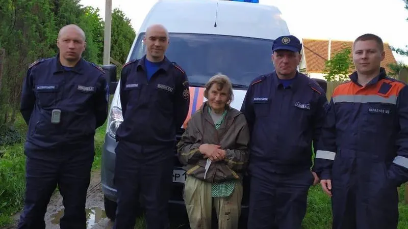Восьмидесятивосьмилетнюю пенсионерку вывели из леса в Талдоме