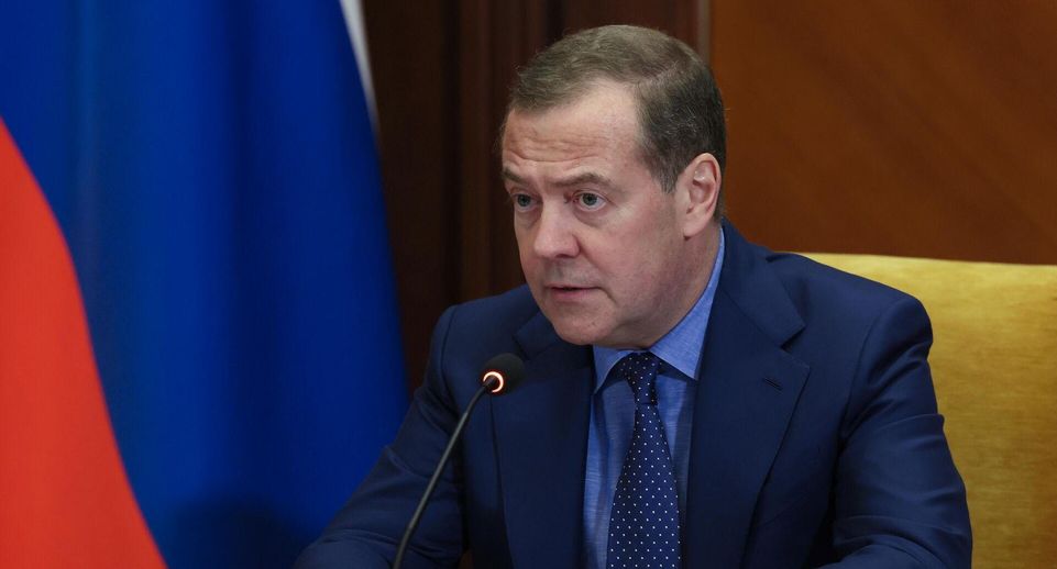 Медведев: в ВС РФ за первую половину года поступило более 210 тыс. контрактников