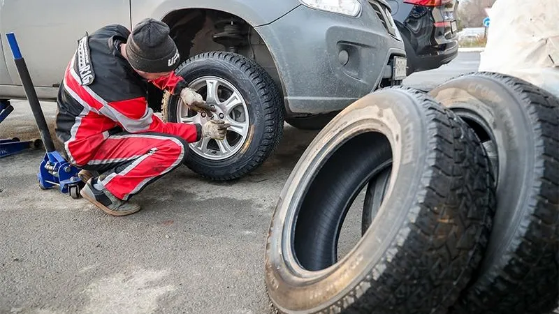 Минтранс Подмосковья призвал автомобилистов не спешить менять зимнюю резину
