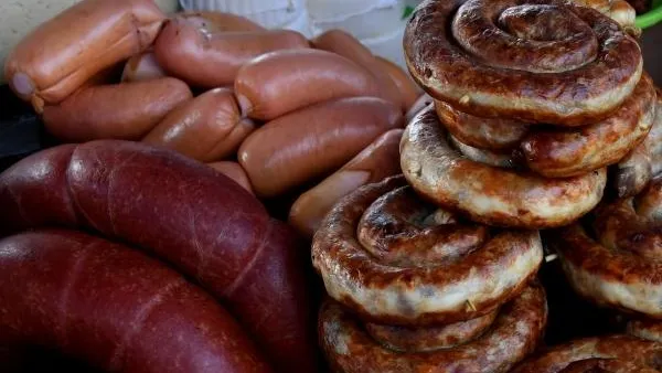 Врач-диетолог рассказала, как надо выбирать колбасу