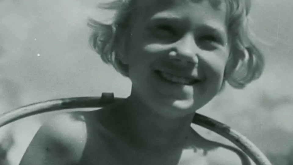 Кадр из фильма «Мы в садовника играли…». Режиссер Максим Кузнецов. 2020 год