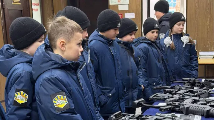 Сотрудники спецподразделения Росгвардии провели экскурсию для кадет в Подмосковье