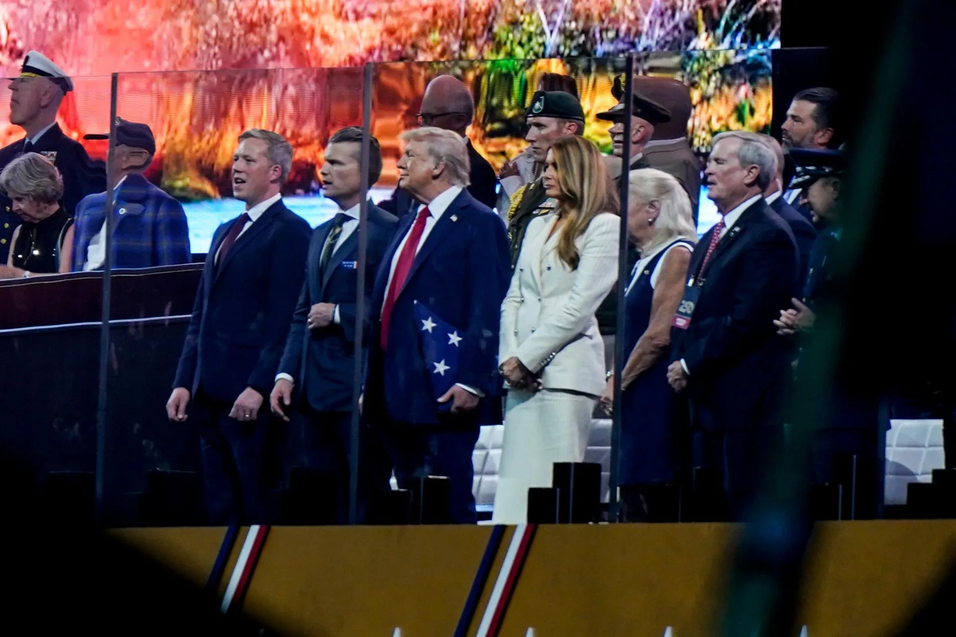 Kent Nishimura — Pool via CNP/Consolidated News Photos