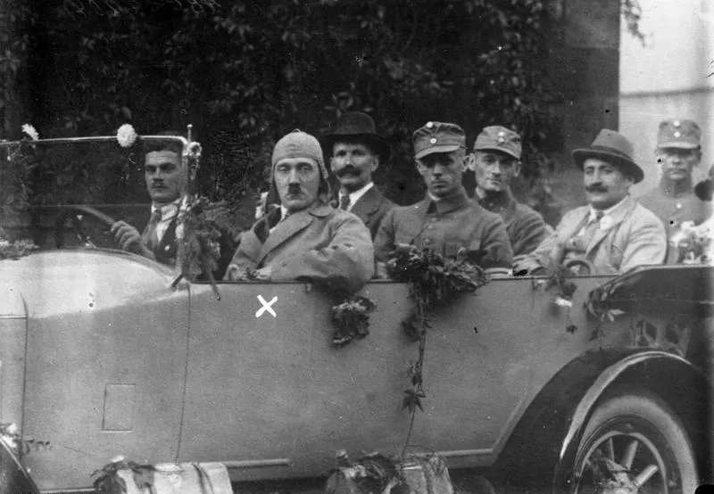 Гитлер во время пропагандистского турне, 1923 год