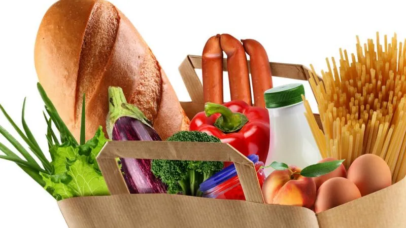 Женщина в Москве ограбила пенсионерку, которой помогла донести сумку с продуктами