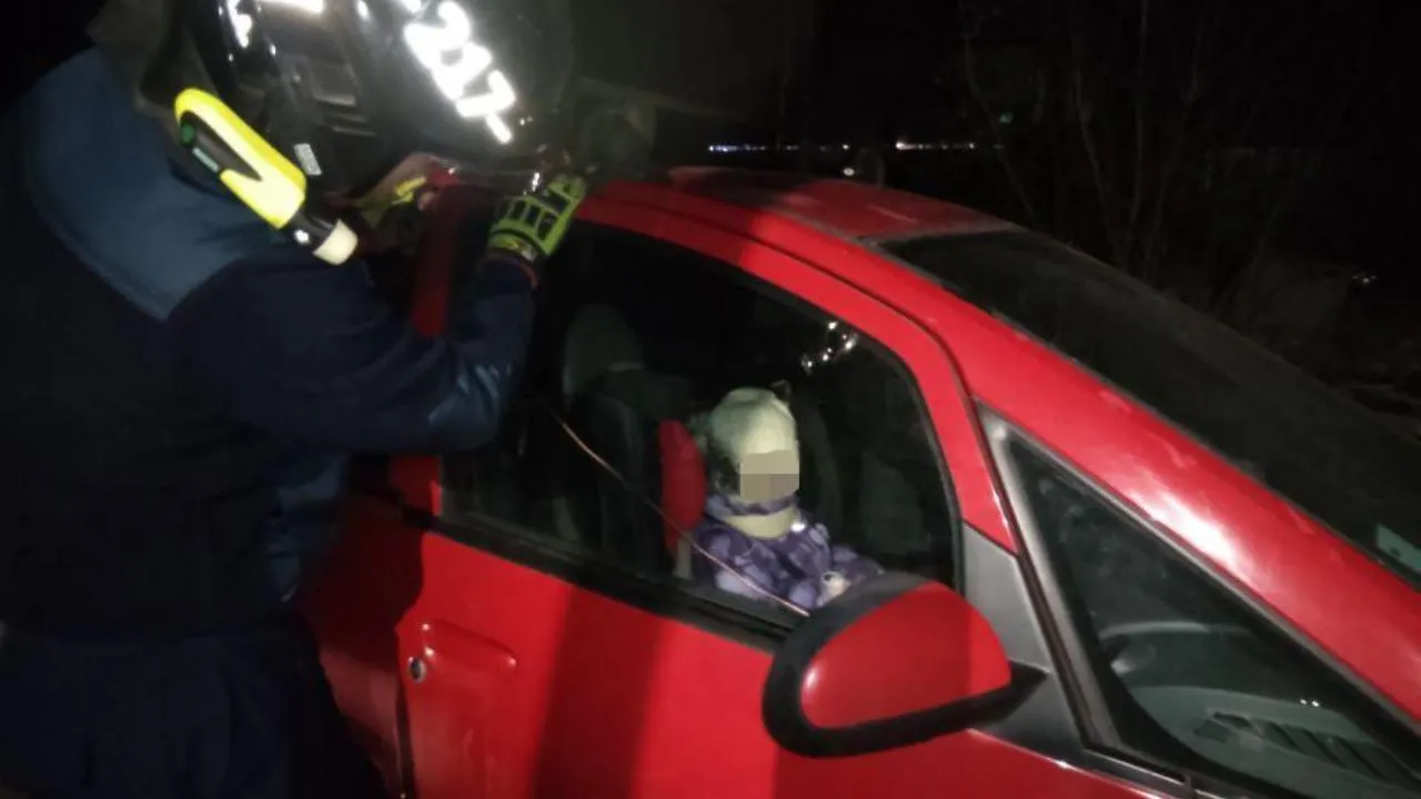 В Егорьевске специалисты ГКУ МО «Мособлпожспас» освободили ребенка из запертого автомобиля