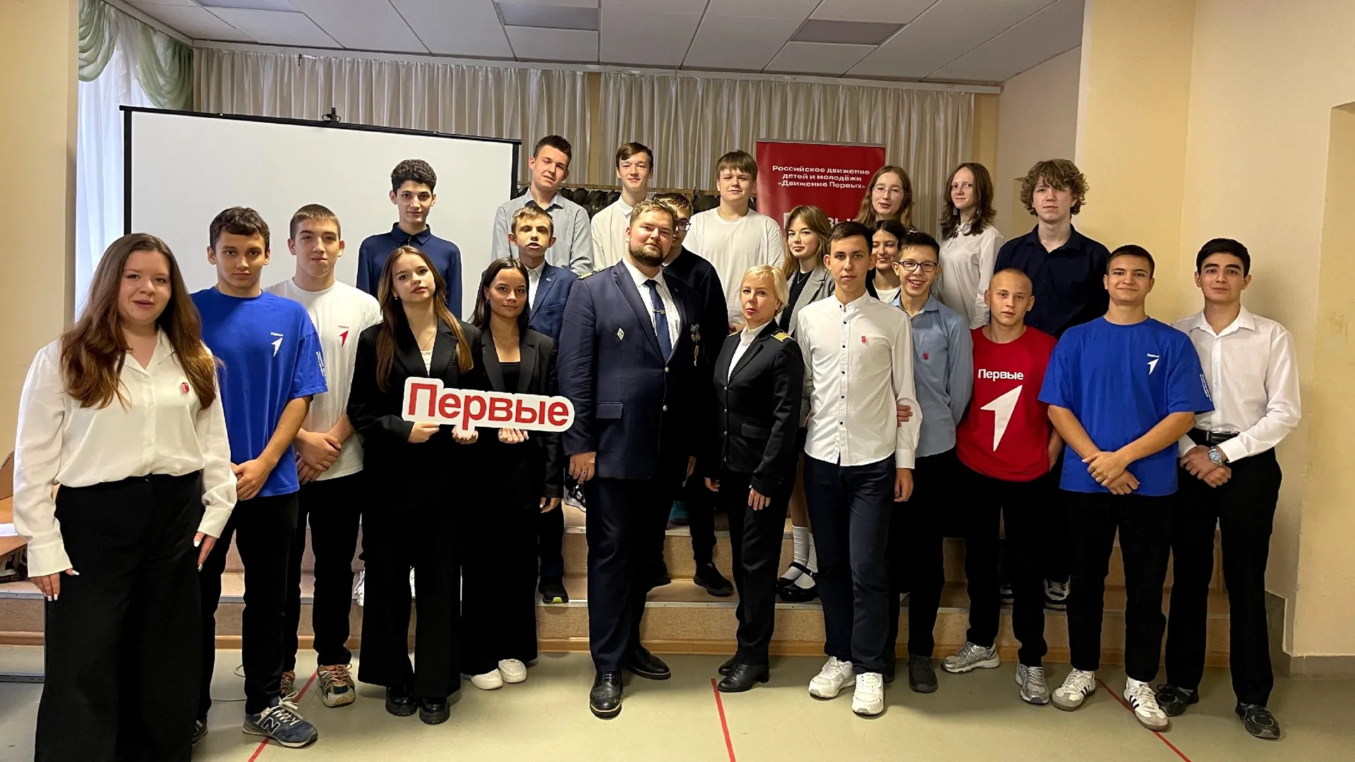 Егорьевские курсанты и их преподаватели провели мастер-класс по авиамоделированию школьникам из Воскресенска