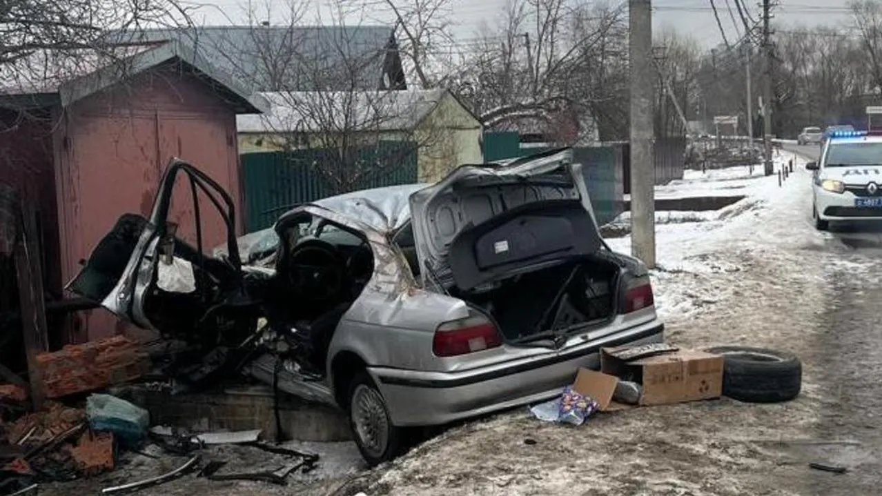 Водитель и три несовершеннолетних пассажира получили травмы в результате ДТП в Щелково