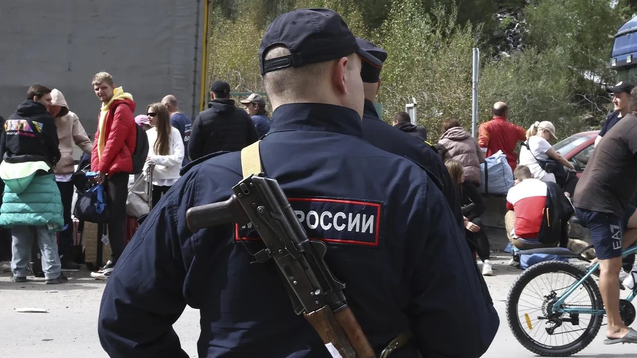 «Возомнил себя бессмертным»: наркоман напал с ножом на полицейских