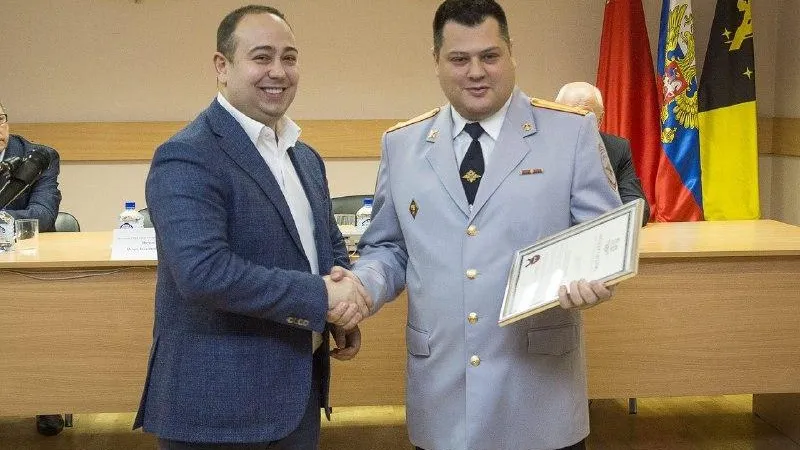 В День полиции сотрудники УМВД Химок получили в подарок квартиры