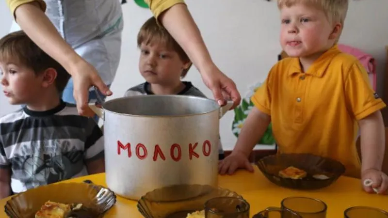 Няня-воровка из столичного детсада грабила коллегу, пока та гуляла с малышами