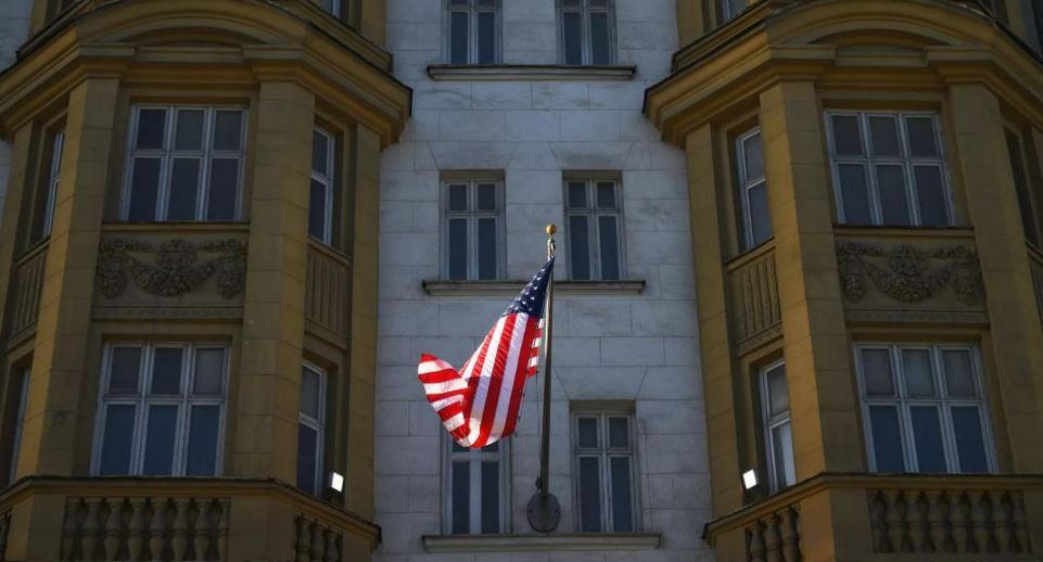 Глава парламента Крыма Константинов назвал маневрами угрозы Вэнса в адрес России