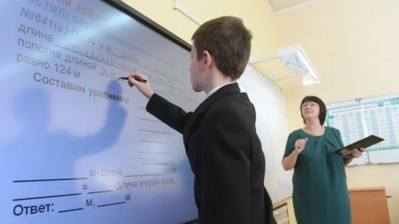 Три с половиной сотни школ Подмосковья получат компьютерную технику