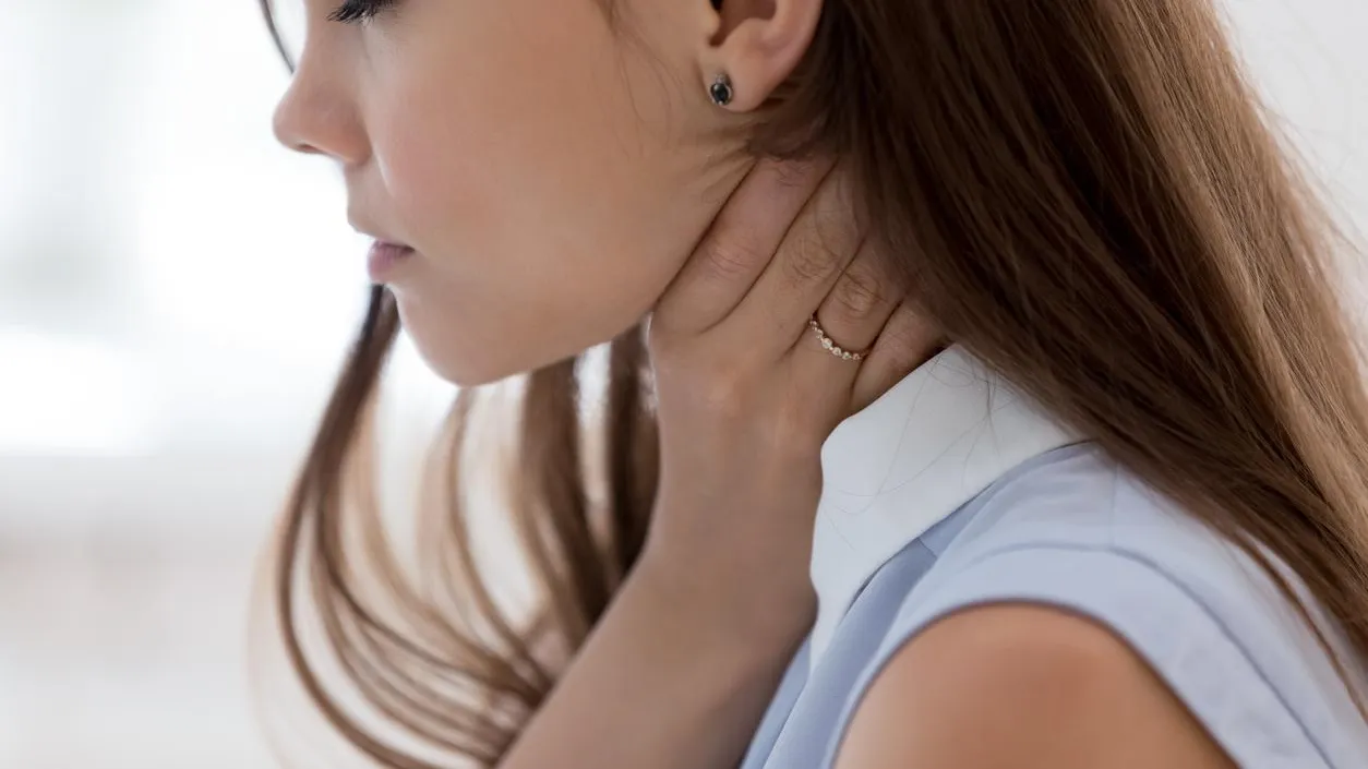 Потеря голоса: отоларинголог рассказал, почему шепот опаснее крика и что делать