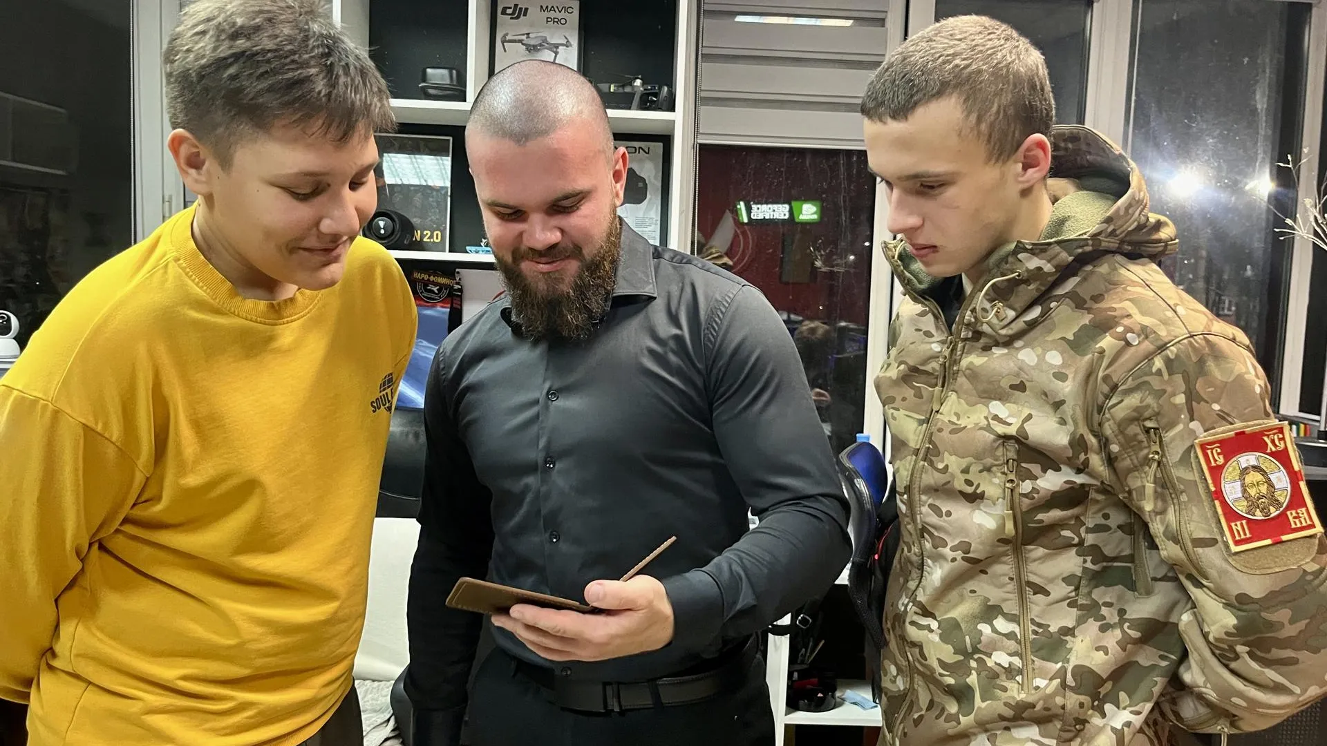 Денис Анищенко с учениками. Фото: Анна Тюрюмина