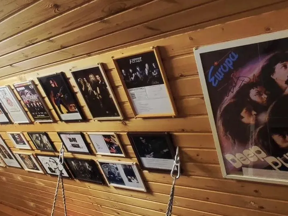 Золотое звучание: на «Авито» в Москве продают коллекцию автографов рок-музыкантов за 750 тыс. рублей