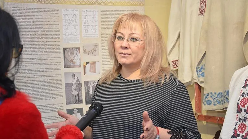 Коллекционер из Коломны открыла в городе выставку старинных мужских рубах