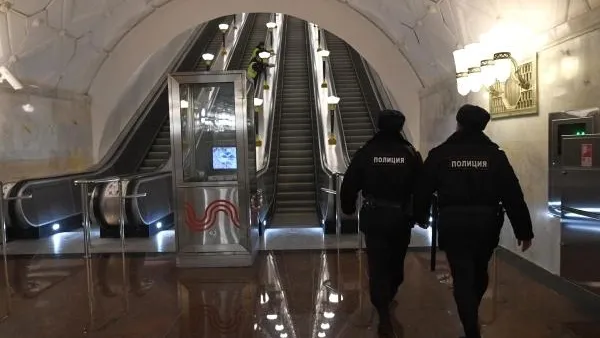 Неизвестные «заминировали» все станции метро Москвы