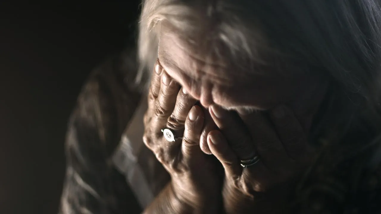 «Ничего страшного»: в Подмосковье пенсионерка забыла, что подарила квартиру, и теперь выживает на улице