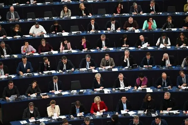 Участники пленарной сессии Европарламента в Страсбурге