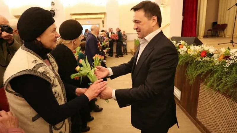 Губернатор поздравил жительниц Вербилок с 8 Марта