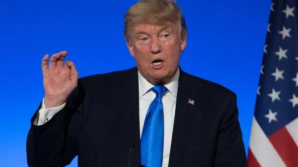 Эксперт: Конгресс крепко держит Трампа за фалды