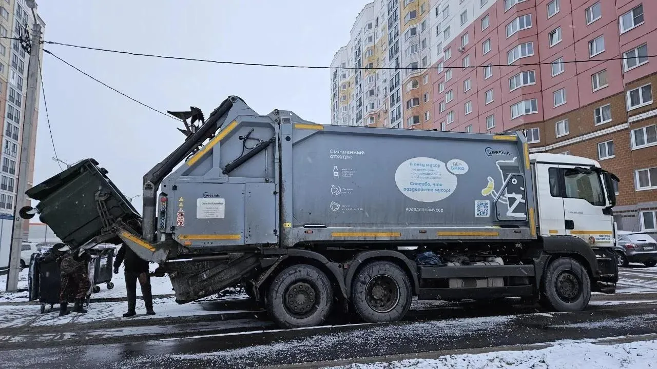 Около 100 случаев незаконной парковки у контейнерных площадок выявили в Подмосковье за праздники