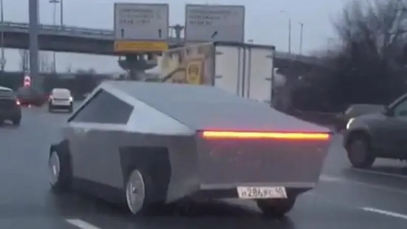 Cybertruck  Илона Маска поразил автомобилистов в Химках 