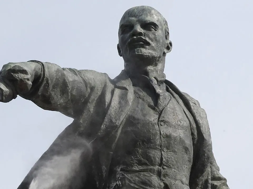 Известный таролог предрекла третью мировую войну в случае захоронения вождя пролетариата