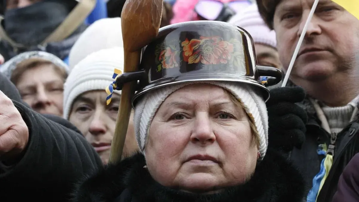 Пора переходить на дрова: в Кривом Роге жители вышли на митинг к «Теплоцентрали» из-за отсутствия отопления