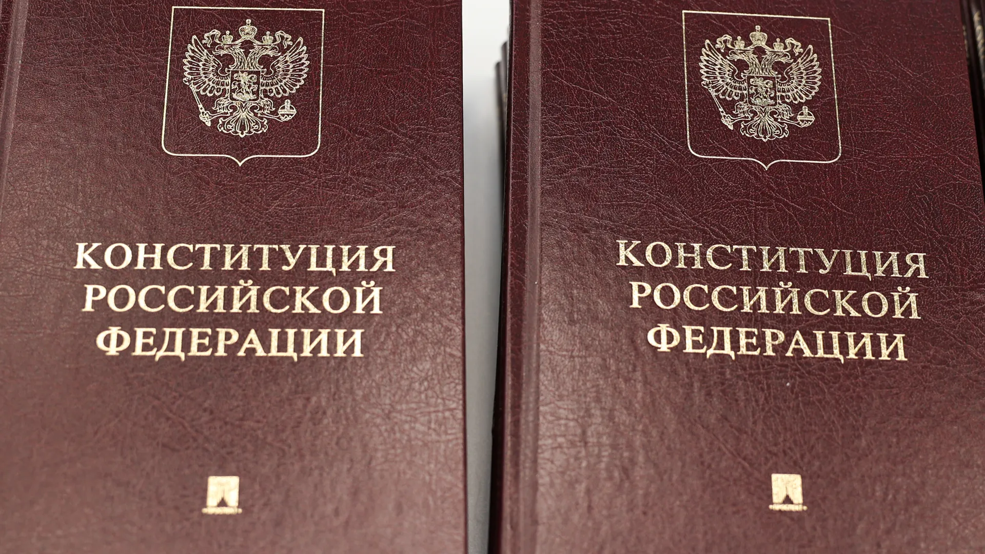 Андрей Воробьев вручил паспорта юным жителям Подмосковья