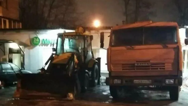 Жители Лобни жалуются на грузовики и тракторы в жилой зоне