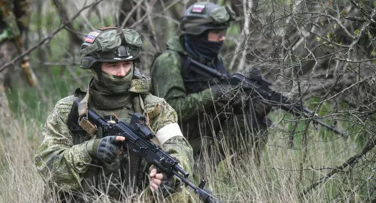 Боец ВС РФ спас подорвавшегося на мине сына, преодолев 5 км под огнем ВСУ