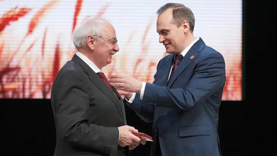 Салис Каракотов, генеральный директор компании «Щелково Агрохим» (слева). Фото: Компания «Щелково Агрохим»